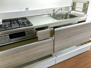 【主婦必見】キッチンシンク下収納におすすめアイテム９選！収納のコツも解説！