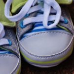 【保育士ママが推薦】成長別！足に良いキッズスニーカーおすすめ７選