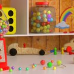 部屋でも運動してる？保育士がおすすめする子どもの室内遊びグッズ！